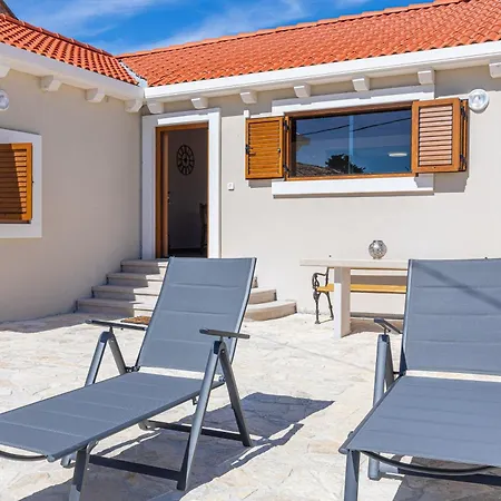 度假居 Fortica Ražanac